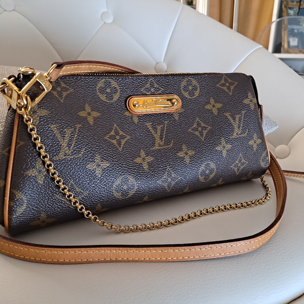 Louis Vitton Eva Cross Body Clutch